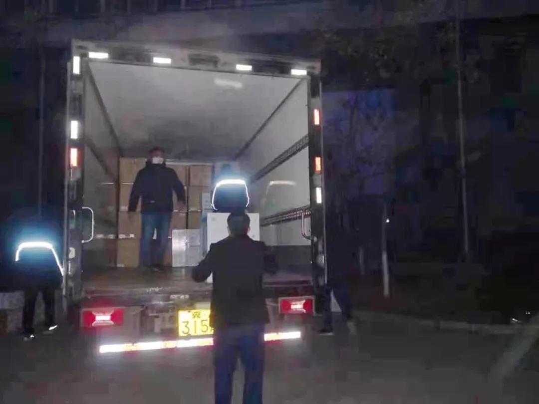 這樣深夜連續(xù)作業(yè)，已堅(jiān)持了多日
